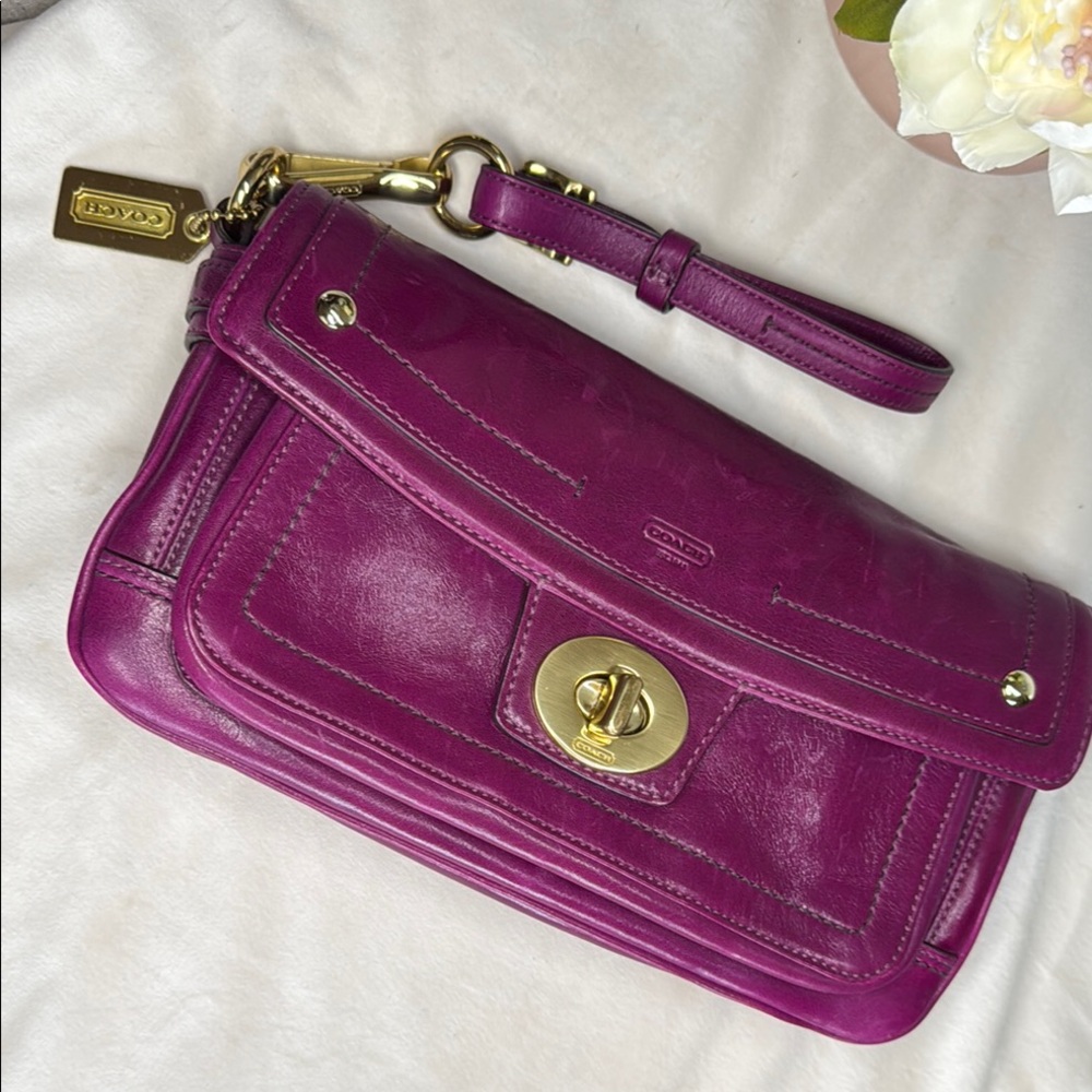 Coach Hampton Lindsey Magenta wristlet clutch 12450